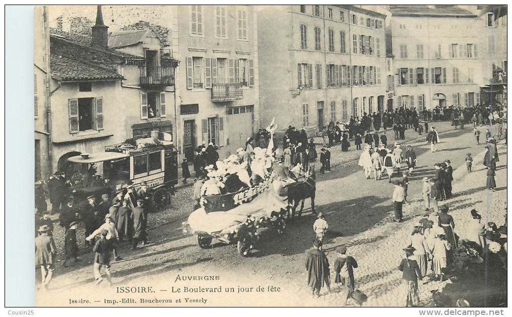 63 ISSOIRE - Le Boulevard Un Jour De Fête - Issoire