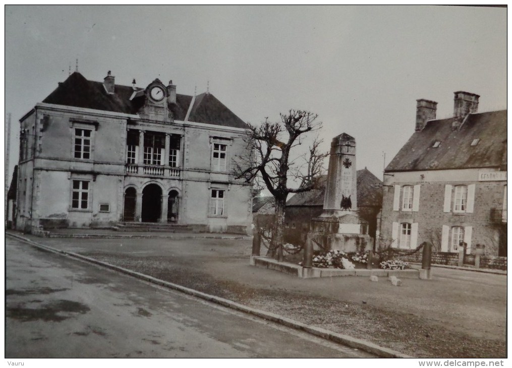 53 LANDIVY  CARTE PHOTO  MONUMENT AUX MORTS  EPREUVE   AVEC SON NEGATIF D´ORIGINE POUR EDITION DE LA CARTE - Landivy