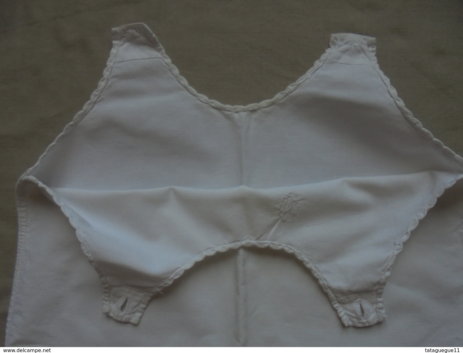 Ancien - Chemise sans manche pour bébé ou poupon Monogramme DB coton blanc