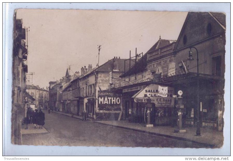 NEUILLY-sur-MARNE - HOTEL-TABAC DU GRAND CERF - RUE DE PARIS - POMPES à ESSENCE - Neuilly Sur Marne