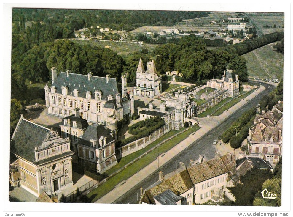 28 - Anet - Vue Générale Aérienne - Le Château - Editeur: Combier - Anet