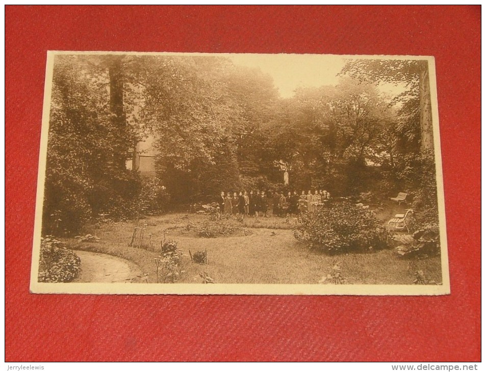 BRUXELLES -  Maison De Retraite De La Jeunesse Chrétienne , Rue Philomène  -  Chapelet Au Jardin - Enseignement, Ecoles Et Universités