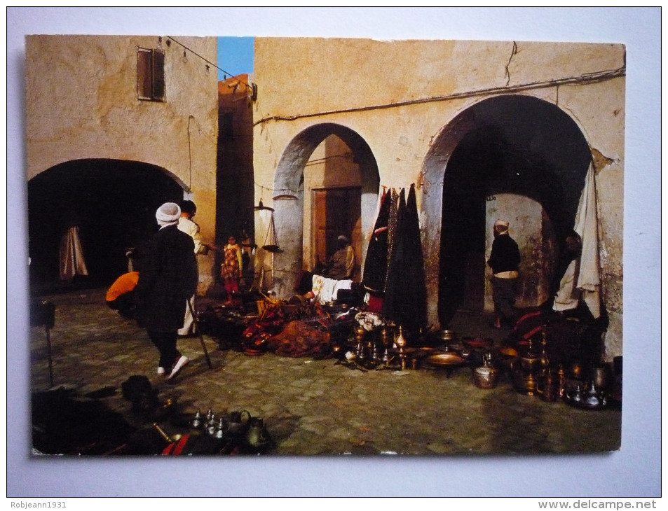 Algerie - Ghardaia ( Vendeur - Ettalage Dans La Rue ( 2 Scann ) - Ghardaïa