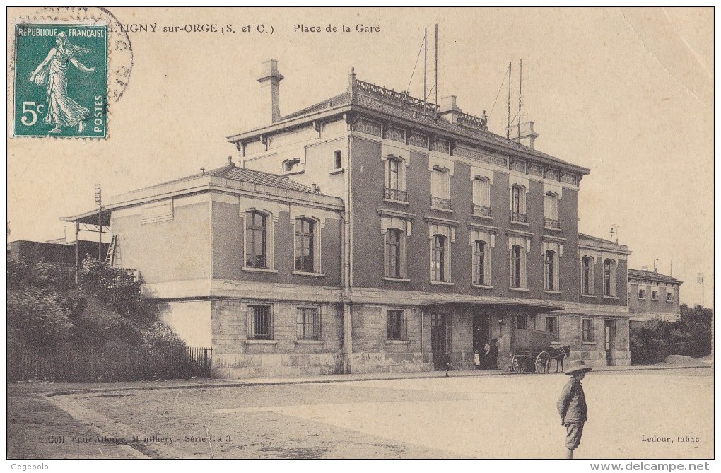 BRETIGNY Sur ORGE - Place De La Gare - Bretigny Sur Orge