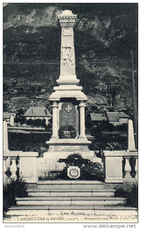 L' ARGENTIERE LA BESSEE    Monument Aux Morts - L'Argentiere La Besse