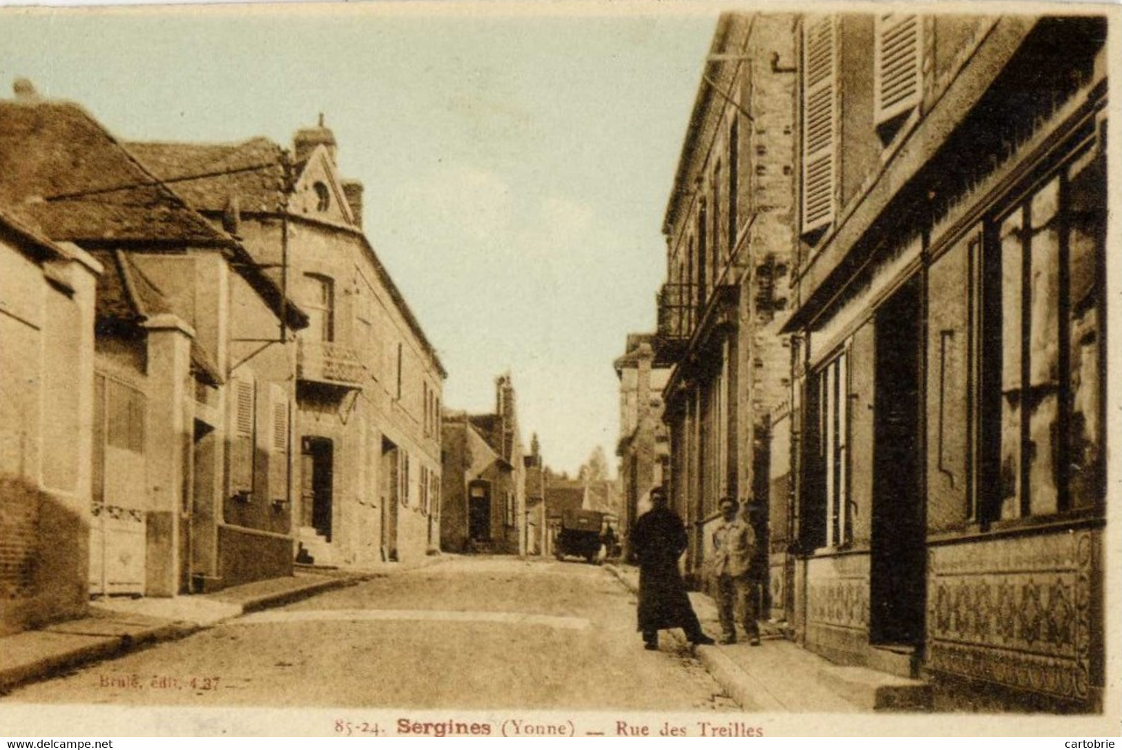 Dépt 89 - SERGINES - Rue Des Treilles - Animée - Sergines