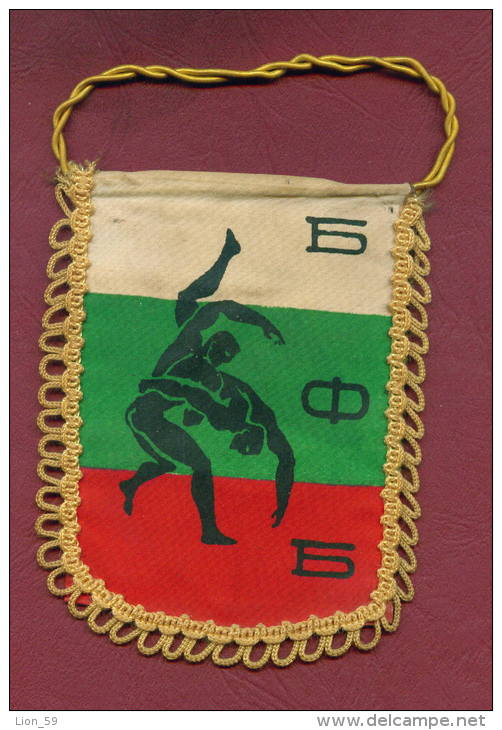 W9  / SPORT - BULGARIAN FEDERATION Wrestling Lutte Ringen  - 9.5  X 11.5 Cm. Wimpel Fanion Flag Bulgaria Bulgarie - Sonstige & Ohne Zuordnung