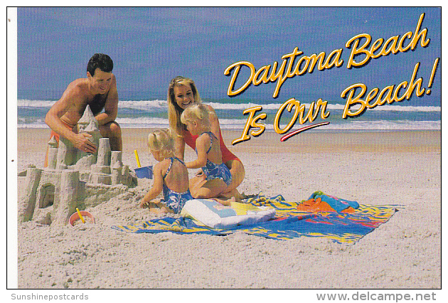 Florida Daytona Family Building A Sand Castle - Daytona