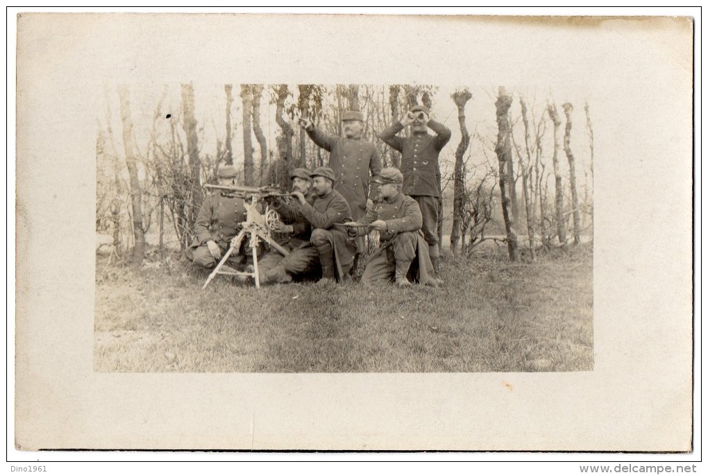 CPA 391 - MILITARIA - Carte Photo Militaire - Groupe De Mitrailleurs Et Mitrailleuse - Equipment