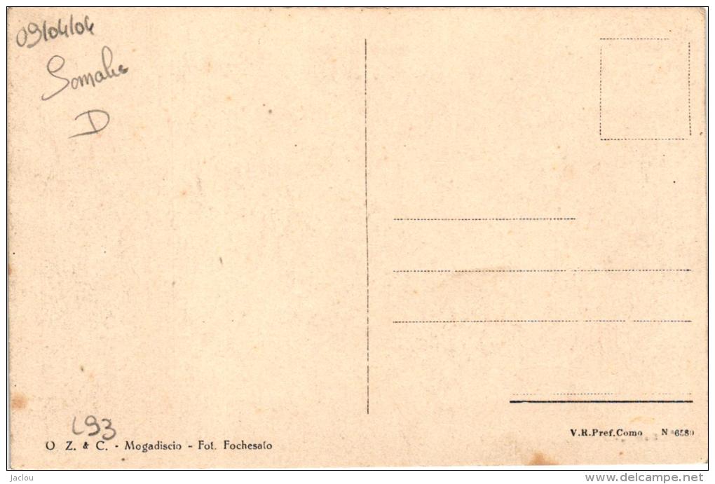 SOMALIE ,BRAVA ,PERSONNAGES ,PLACE   REF 38341 - Somalië