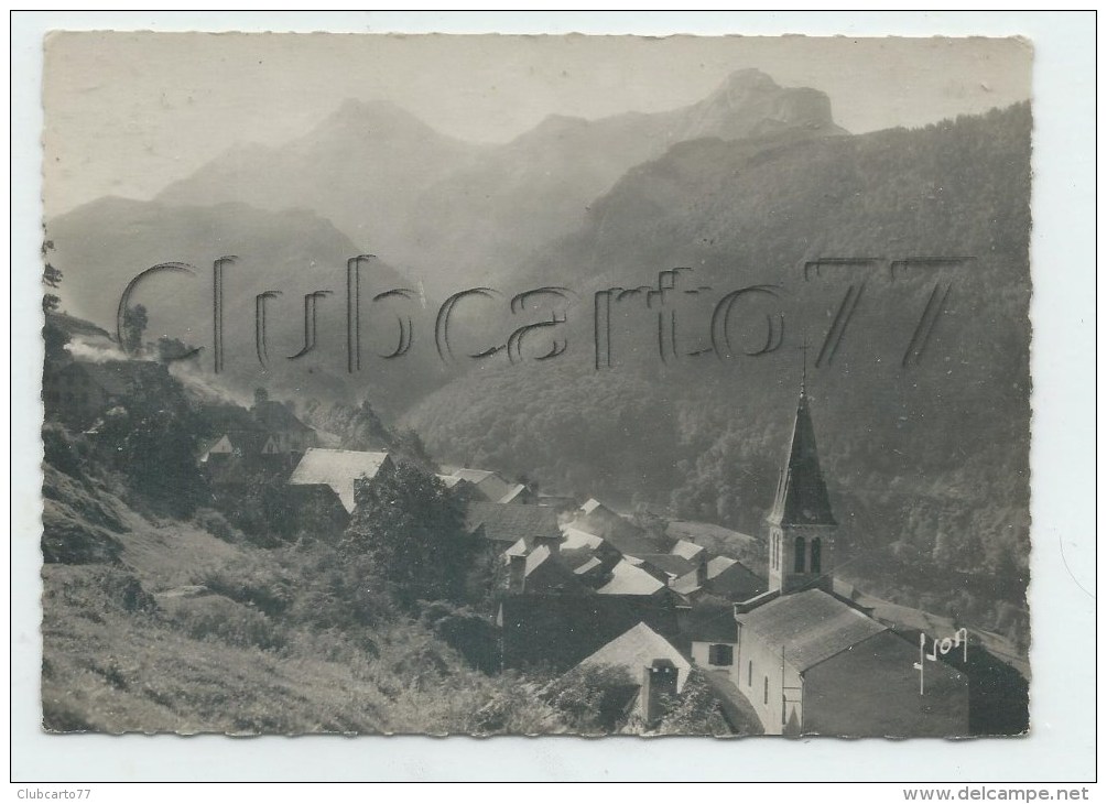 Eaux-Bonnes (64) : Vue Générale  Du Quartier De L'église Du Village D'Aas  Env 1950 PF. - Eaux Bonnes