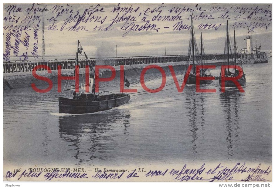 Remorqueur Et Bateaux De Pêche à Boulogne - CPA - Ship/bateau/schiff - Sleepboten