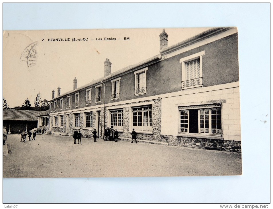 Carte Postale Ancienne : EZANVILLE : Les Ecoles , Animé - Ezanville