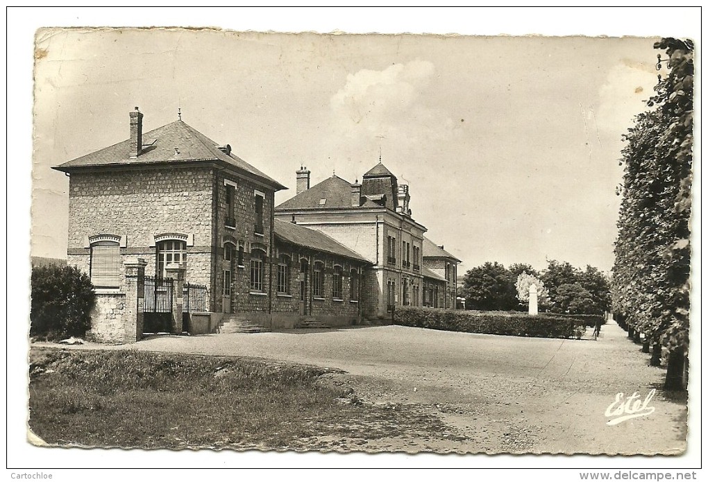 GARGENVILLE- Mairie Groupe Scolaire Et Monument - Gargenville