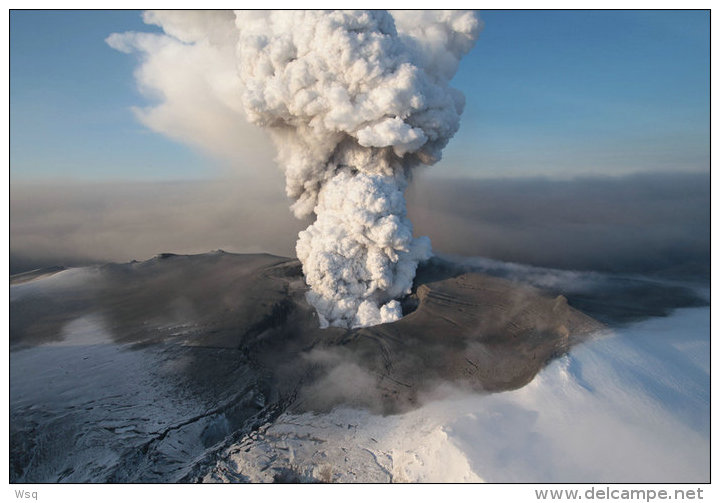 (N61-076 )  Vulkan Volcano Volcan Volcán Vulkanen , PRE-STAMPED CARD, Postal Stationery - Volcanes