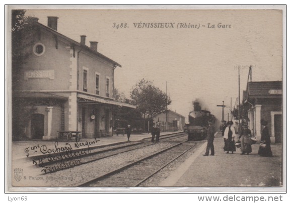 3488 VENISSIEUX  LA GAREOURS DEPART D´UN TRAIN - Vénissieux