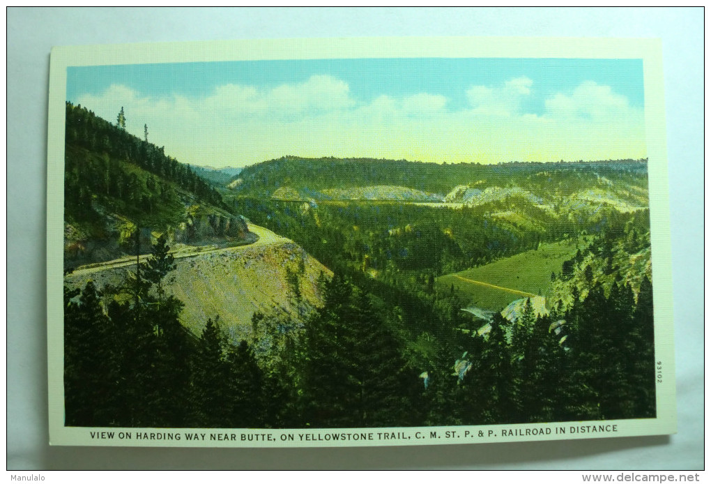 View On Harding Way Near Butte, On Yellowstone Trail, C. M. ST. P. & P. Railroad In Distance - Butte