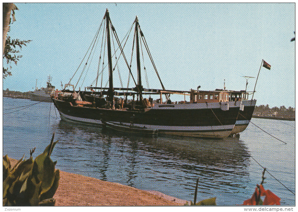 BASRA,  Basrah, IRAQ, Shat El Arab,  Fishing Boat With Sails, Old Postcard - Irak