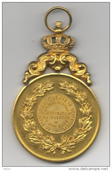 Médaille Bélière Décorative. La Fraternelle Ouvrière De Schaerbeek. Inauguration Du Drapeau. 1894 - Unternehmen