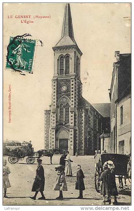 Ref B165- Mayenne - Le Genest - L Eglise , Belle Animation   - Carte Bon Etat  - - Le Genest Saint Isle