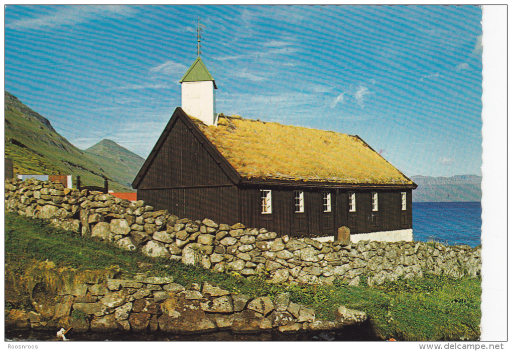 CP ISLANDE TYPICAL FAROESE CHURCH WITH SOD FUNNINGS KIRKJA - Islande