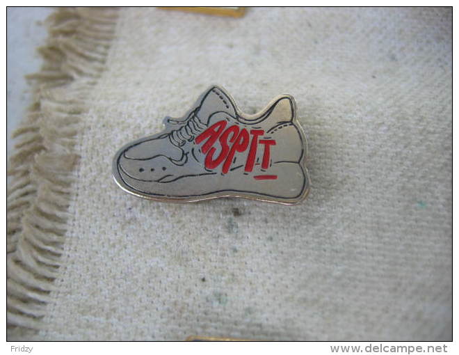 Pin´s Chaussure De Marche, Basket. ASPTT - Biathlon