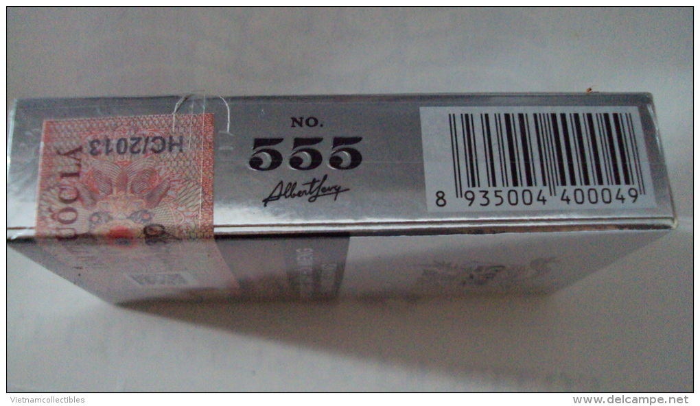 Vietnam Viet Nam 555 Light Opened Empty Hard Pack Of Tobacco Cigarette - Zigarettenetuis (leer)