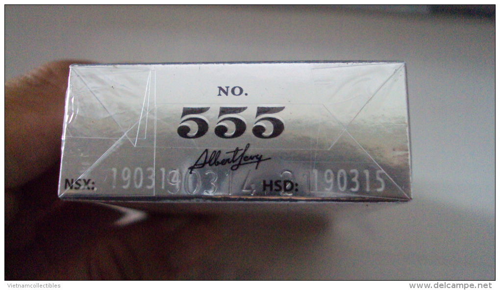 Vietnam Viet Nam 555 Light Opened Empty Hard Pack Of Tobacco Cigarette - Zigarettenetuis (leer)