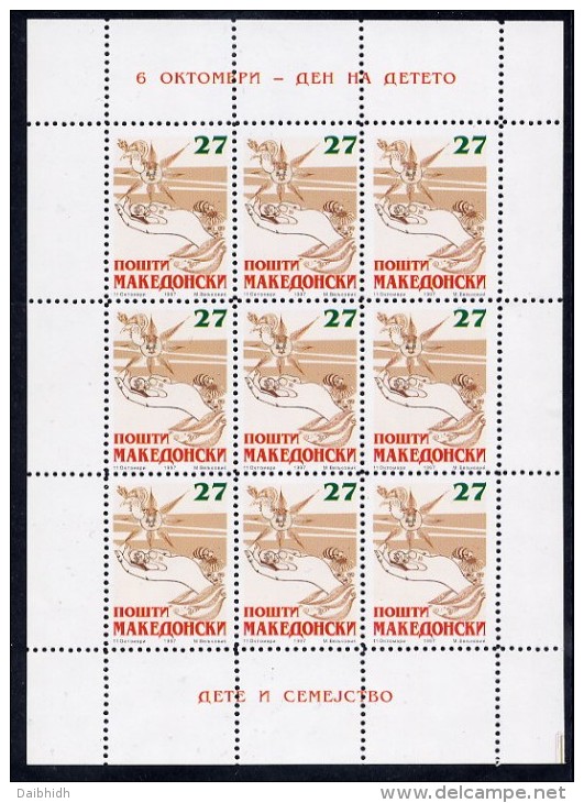 MACEDONIA 1997  Childrens Day Sheetlet  MNH / **.  Michel 107 Kb - Macédoine Du Nord