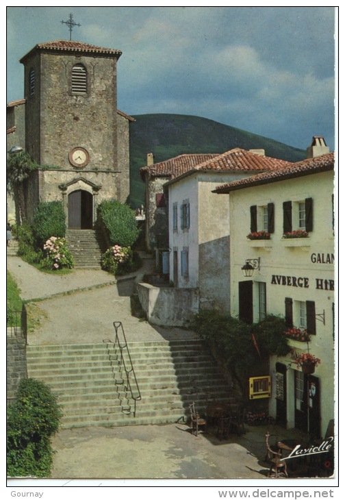 Biriatou (64) N°1564 éd Lavieille - église Parvis Auberge Hiribarren - Biriatou