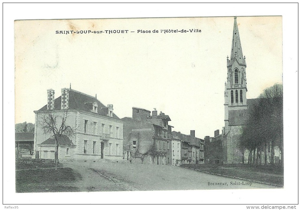 SAINT LOUP SUR THOUET - Place De L'Hôtel De Ville - Saint Loup Lamaire