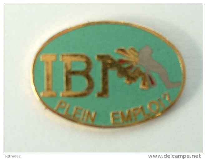 Pin´S IBM - PLEIN EMPLOI ? - FOND VERT - Informatique