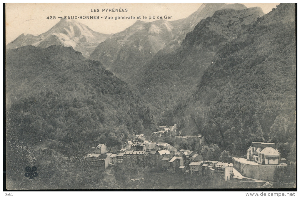 64 -- Eaux - Bonnes --  Vue Generale  Et Le Pic De Ger - Eaux Bonnes