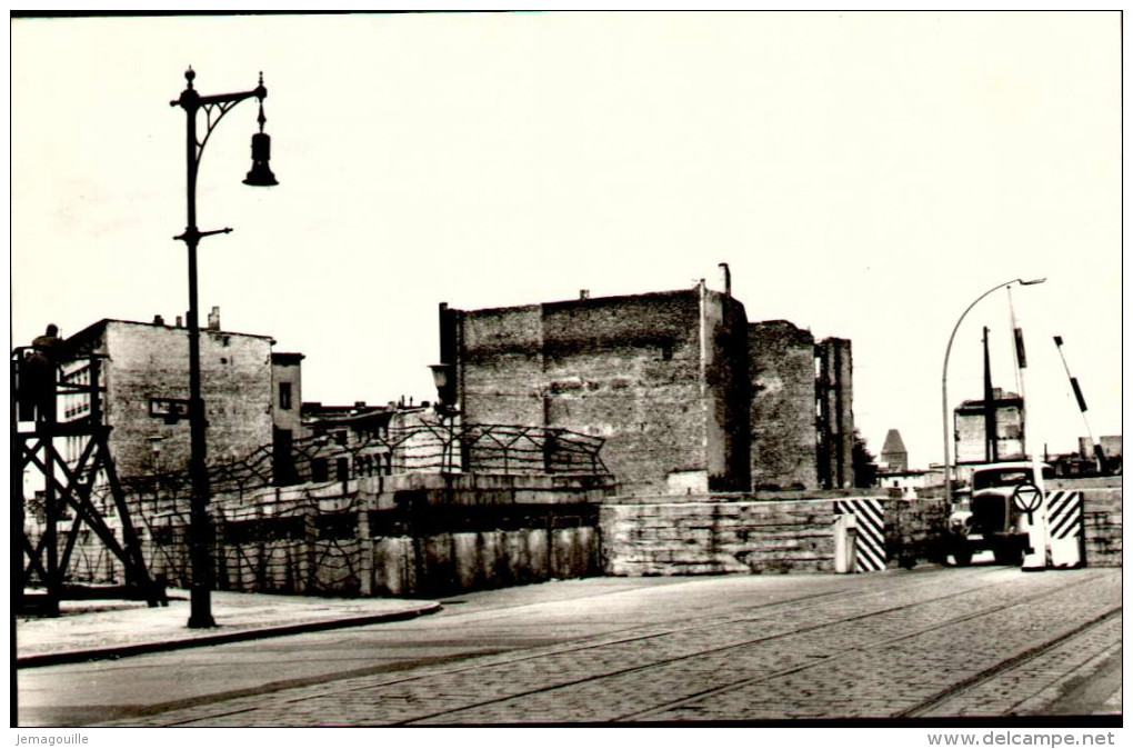 BERLIN - Druchgang Durch Die Mauer In Der Heinrich-Heide-Strasse - M-3 - Friedrichshain