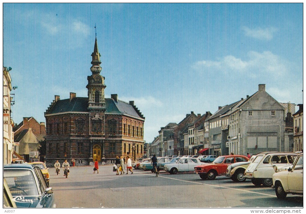 LESSINES (Belgique - Hainault) - CP - Grand'Place + Voitures : Citroën Dyane Et 2cv, SIMCA 1000, Mercédès - Lessines