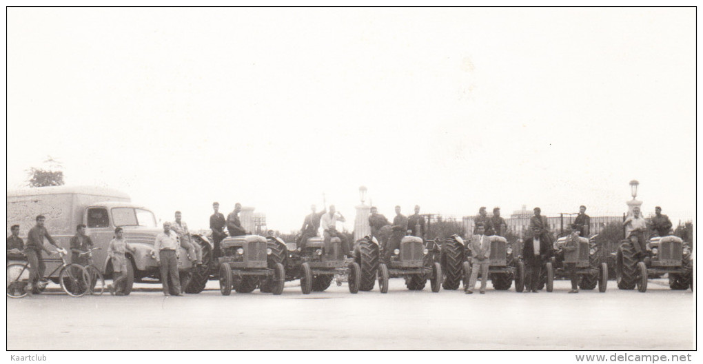 TRACTOR PARADE (Real Photo Postcard 'Gevaert') - Tractors