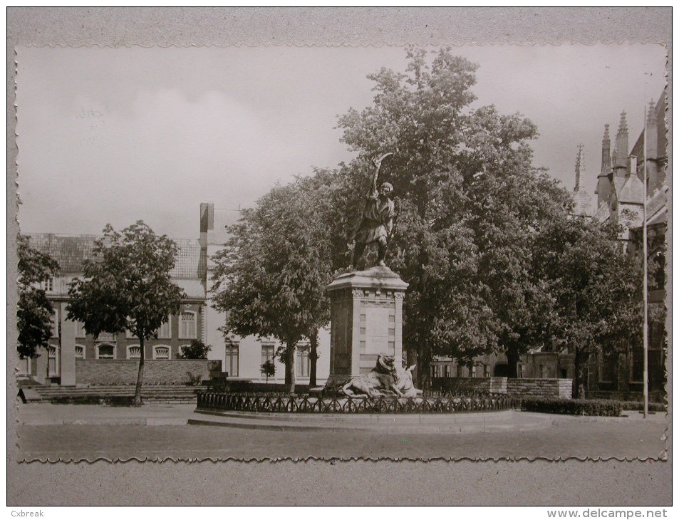 Tienen, Het Standbeeld Van 1830 - Tienen