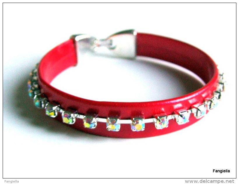 Parure headband et bracelet strass cristal AB sur simili-cuir rouge   Un bel ensemble à petit prix pour briller...  Le b