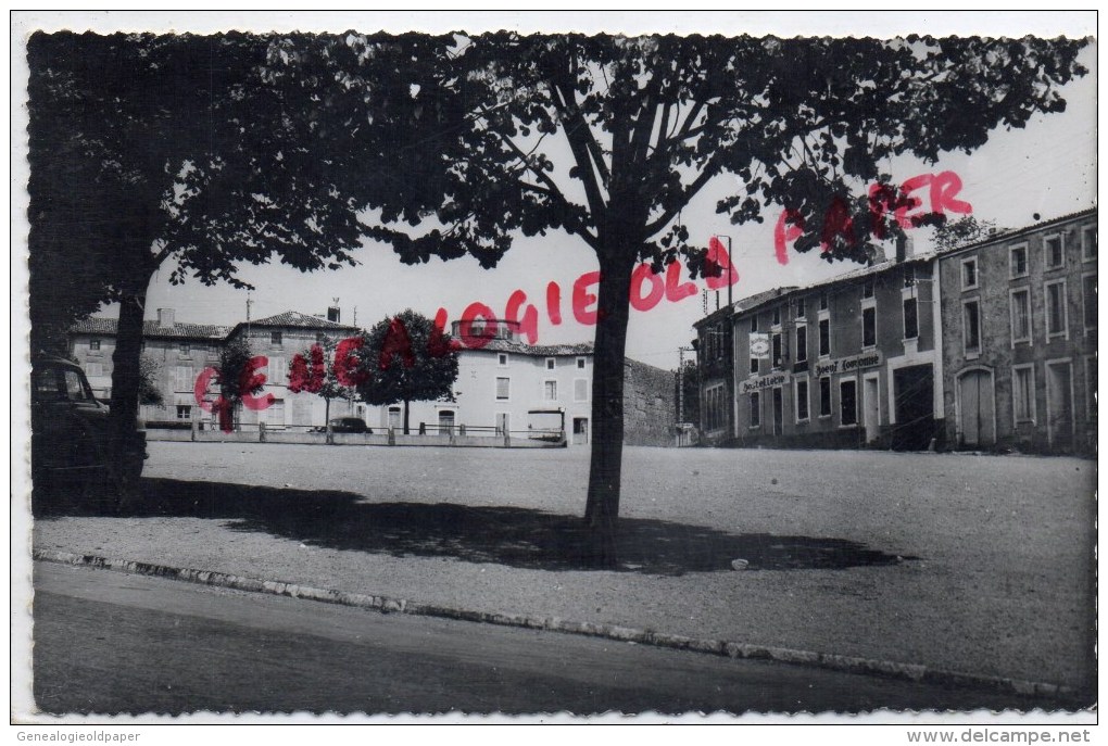 79 - CHAMPDENIERS - LA PLACE   CARTE PHOTO HOTEL BOEUF COURONNE - Champdeniers Saint Denis