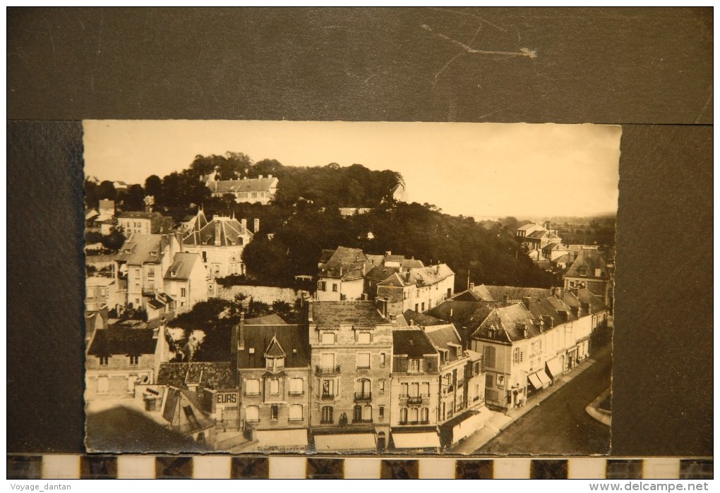 CP 08---RETHEL  VUE D´ENSEMBLE PRISE DE L´HOTEL DE VILLE VERS LE CHATEAU MAZARIN   RARE - Rethel