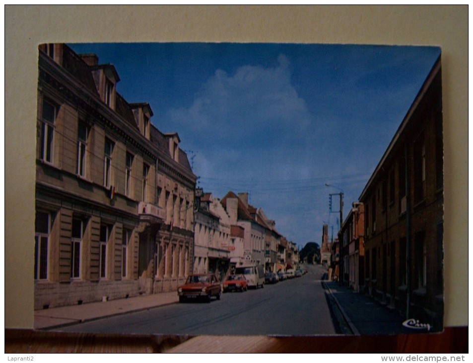 BOUCHAIN (NORD)  LES VOITURES. - Bouchain