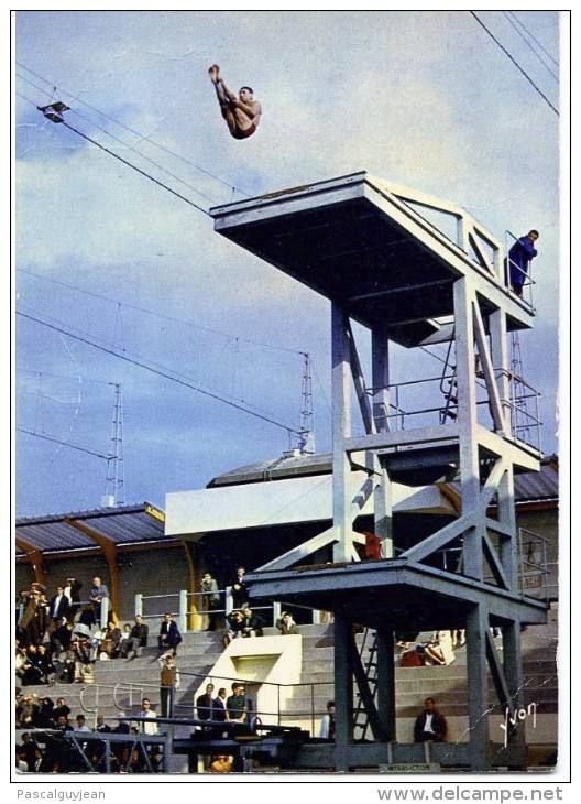 CP PLONGEON DEHAUT VOL AU STADE GEORGES VALLEREY - Duiken