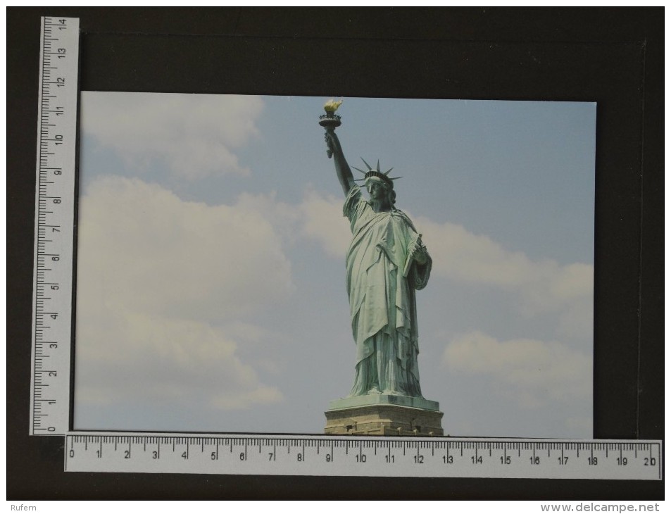A ESTATUA DA LIBERDADE - USA - 2 Scans (Nº10718) - Statue Of Liberty