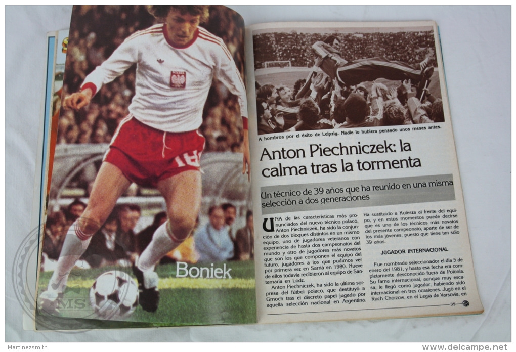 1982 FIFA World Cup - Spanish Magazine - Poland Players & Team - Lato, Boniek...