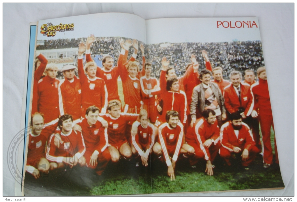 1982 FIFA World Cup - Spanish Magazine - Poland Players & Team - Lato, Boniek...