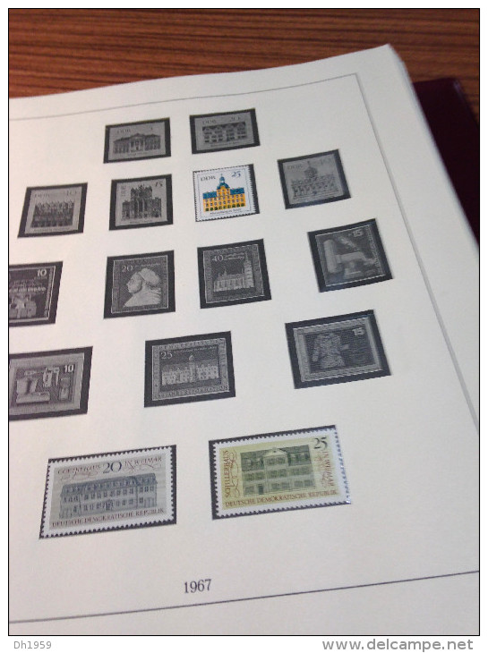 RELIURE LINDNER + env. 102 FEUILLES PREIMPRIMEES + env. 135 timbres  DDR RDA ALLEMAGNE ORIENTALE PHOTOS !!!