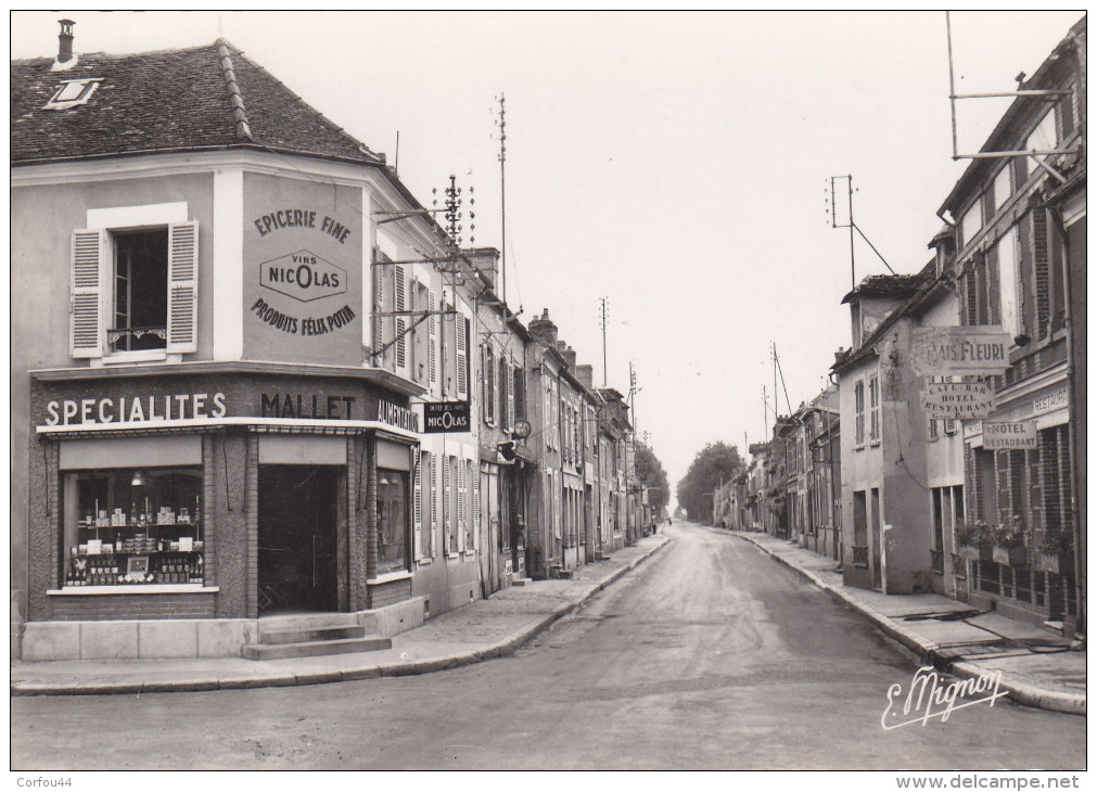 VILLENEUVE La GUYARD : Epicerie MALLET Fbg De Sens Vers 1950   - 10x15 - Villeneuve-la-Guyard