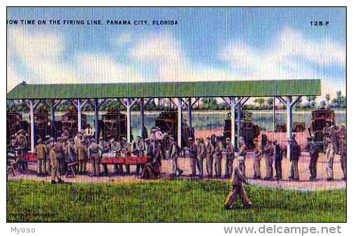 Chow Time On The Firing Lie PANAMA CITY, Militaires - Panama City