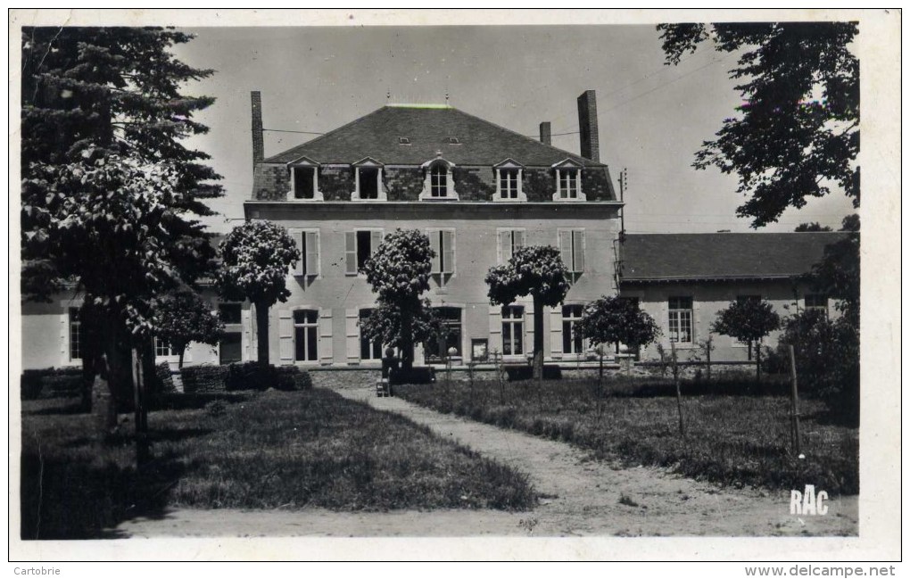 87 - NANTIAT - La Mairie Vue Du Jardin Public - CPSM - Nantiat