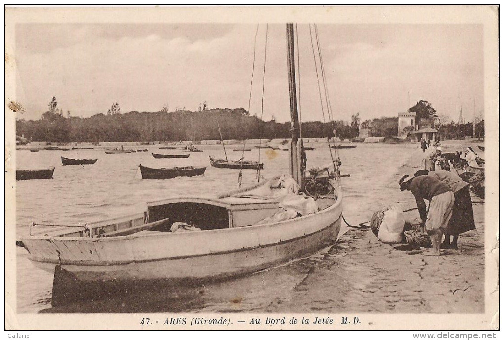 ARES AU BORD DE LA JETEE CPA NO 47 ANIMEE - Arès